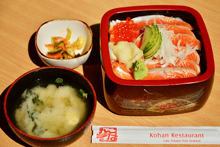 1番人気のサーモン丼!